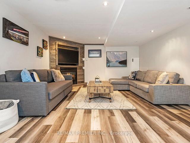 337 Saint Johns Rd, House semidetached with 3 bedrooms, 2 bathrooms and 2 parking in Toronto ON | Image 20