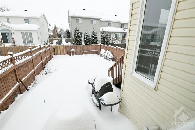 1804 Hennessy Crescent, Townhouse with 3 bedrooms, 2 bathrooms and 3 parking in Ottawa ON | Image 18