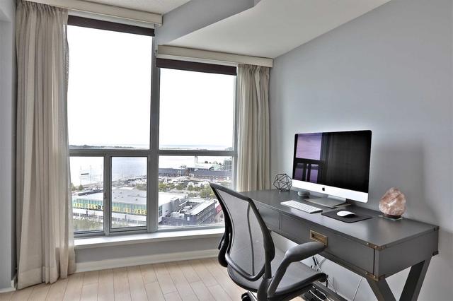 1710 - 208 Queens Quay W, Condo with 1 bedrooms, 2 bathrooms and 1 parking in Toronto ON | Image 10