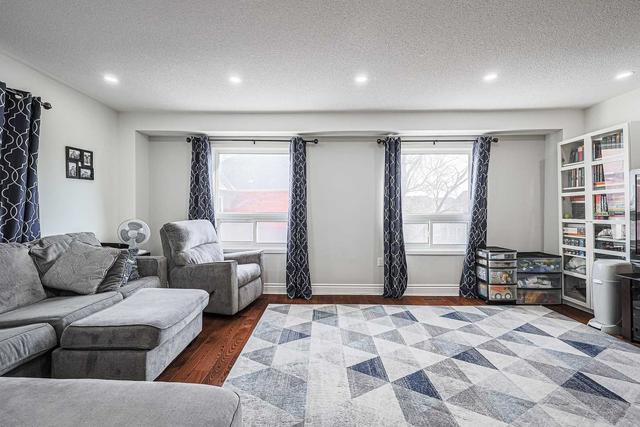 102 Leah Cres, Townhouse with 3 bedrooms, 4 bathrooms and 4 parking in Vaughan ON | Image 38