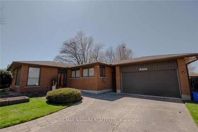 4563 Pinedale Dr, House detached with 3 bedrooms, 2 bathrooms and 4 parking in Niagara Falls ON | Image 23