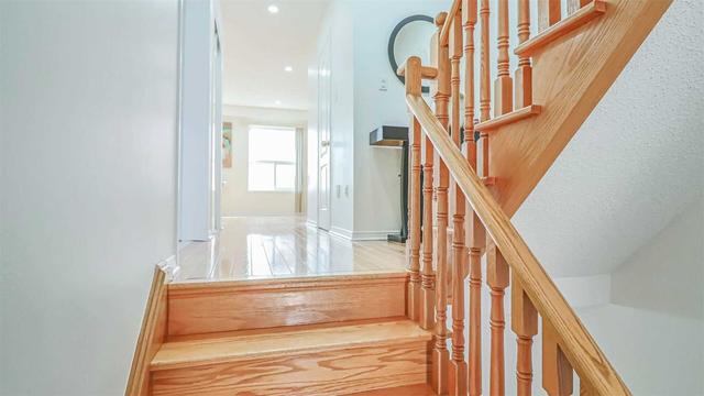 87 Ozner Crt, House attached with 3 bedrooms, 3 bathrooms and 4 parking in Brampton ON | Image 7