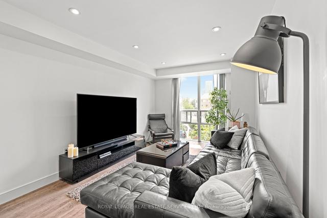 203 - 11 Michael Power Pl, Condo with 2 bedrooms, 2 bathrooms and 1 parking in Toronto ON | Image 7