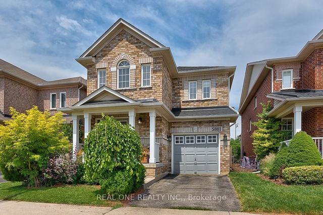 5881 Blue Spruce Ave, House detached with 4 bedrooms, 4 bathrooms and 2 parking in Burlington ON | Image 1