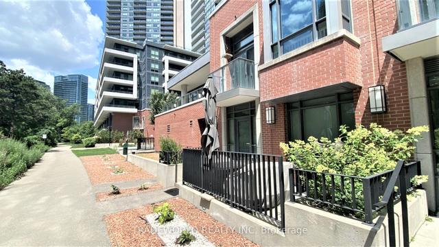 th01 - 2220 Lake Shore Blvd W, Townhouse with 2 bedrooms, 3 bathrooms and 1 parking in Toronto ON | Image 13
