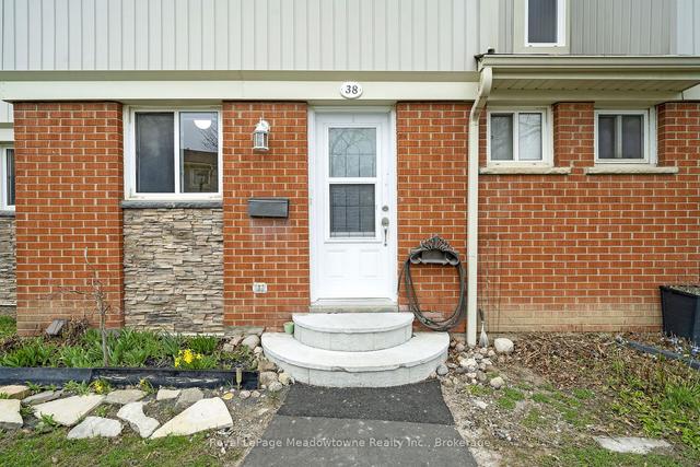 38 - 561 Childs Dr, Townhouse with 3 bedrooms, 2 bathrooms and 1 parking in Milton ON | Image 6