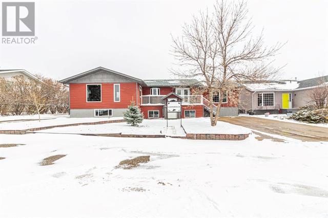 108 Cartwright Avenue, House detached with 6 bedrooms, 3 bathrooms and 2 parking in Cypress County AB | Card Image