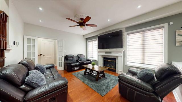 20 Kamloops Dr, House detached with 4 bedrooms, 5 bathrooms and 6 parking in Brampton ON | Image 2
