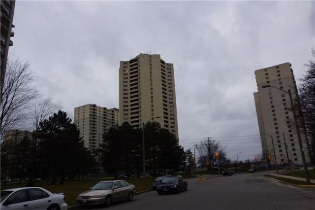 1001 - 330 Dixon Rd, Condo with 2 bedrooms, 1 bathrooms and 1 parking in Toronto ON | Image 3