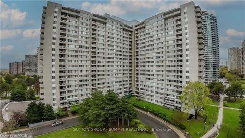 1912 - 3590 Kaneff Crescent, House attached with 2 bedrooms, 1 bathrooms and 2 parking in Mississauga ON | Card Image