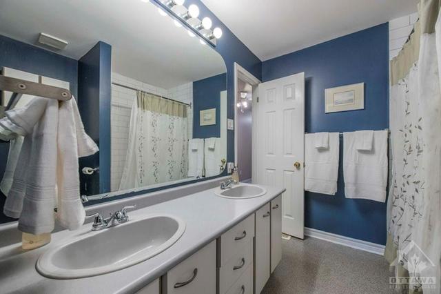 221 Desrosiers Street, Home with 4 bedrooms, 3 bathrooms and 2 parking in Ottawa ON | Image 20
