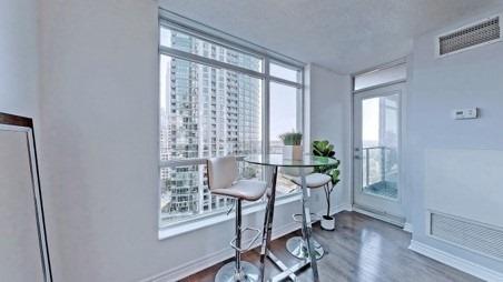 1404 - 219 Fort York Blvd, Condo with 1 bedrooms, 1 bathrooms and 1 parking in Toronto ON | Image 3