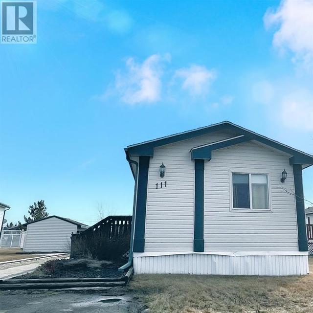 111 Clark Crescent, Home with 3 bedrooms, 2 bathrooms and 2 parking in Grande Prairie County No. 1 AB | Card Image