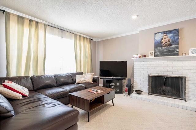 36 Lawnview Dr, House detached with 3 bedrooms, 4 bathrooms and 6 parking in Toronto ON | Image 6