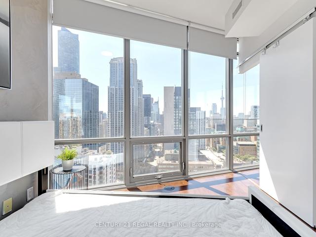 2310 - 832 Bay St, Condo with 3 bedrooms, 2 bathrooms and 1 parking in Toronto ON | Image 9