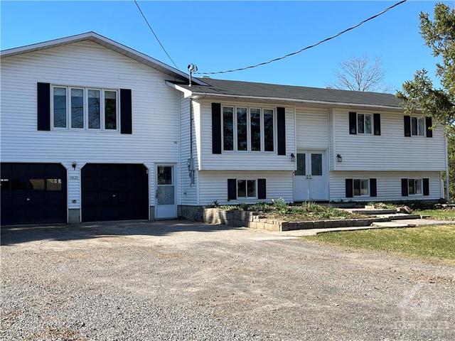 1421 Stone Road, House detached with 5 bedrooms, 2 bathrooms and 10 parking in North Grenville ON | Image 3