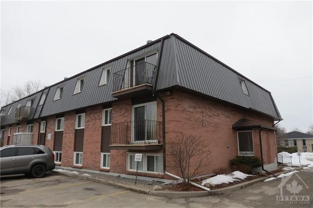 4 - 825 Macodrum Drive, Condo with 2 bedrooms, 1 bathrooms and 1 parking in Brockville ON | Image 2