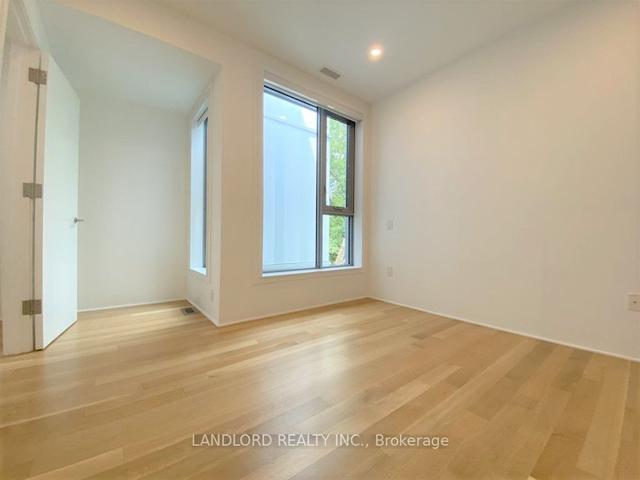 th3 - 15 Cummings St, House attached with 2 bedrooms, 2 bathrooms and 1 parking in Toronto ON | Image 3