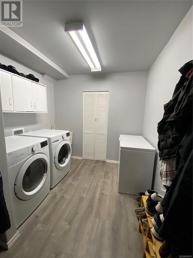 Laundry/mud room - Lower floor | Image 33