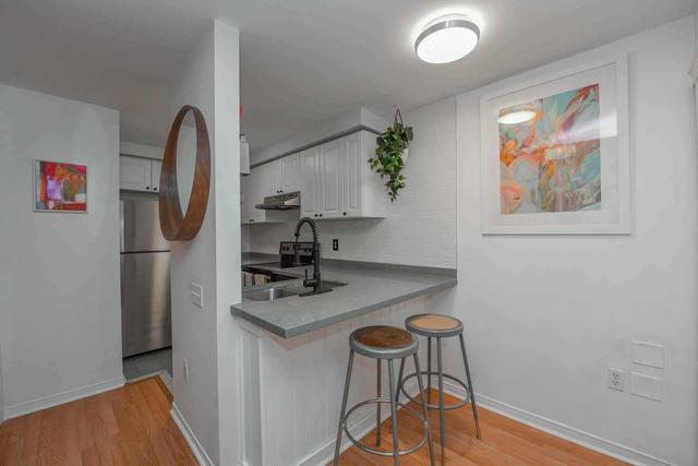 82 - 760 Lawrence Ave W, Townhouse with 2 bedrooms, 1 bathrooms and 1 parking in Toronto ON | Image 2