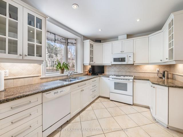 34 Kimbark Blvd, House detached with 4 bedrooms, 4 bathrooms and 5 parking in Toronto ON | Image 5