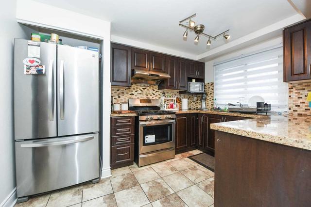 7369 Bybrook Dr, House semidetached with 3 bedrooms, 3 bathrooms and 5 parking in Mississauga ON | Image 8