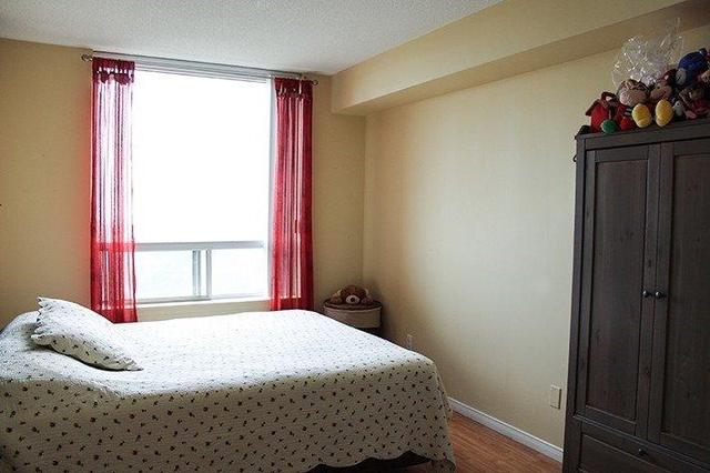 1903 - 18 Hillcrest Ave, Condo with 2 bedrooms, 2 bathrooms and 1 parking in Toronto ON | Image 11