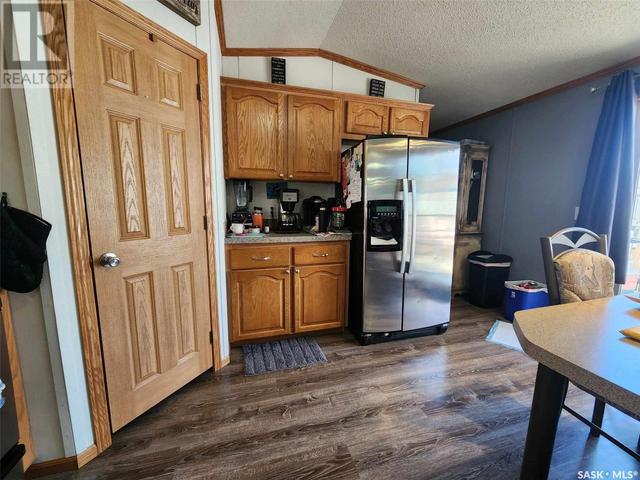 305 5th Avenue, Home with 3 bedrooms, 2 bathrooms and null parking in Caronport SK | Image 16