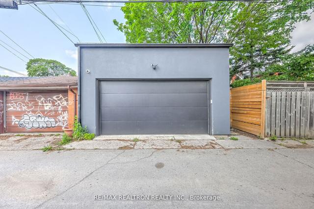697 Crawford St, House detached with 5 bedrooms, 5 bathrooms and 2 parking in Toronto ON | Image 24