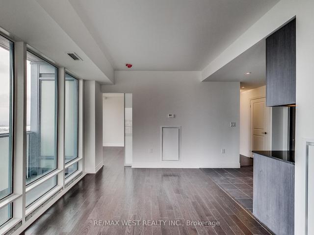 4407 - 8 The Esplanade Ave, Condo with 2 bedrooms, 2 bathrooms and 1 parking in Toronto ON | Image 25
