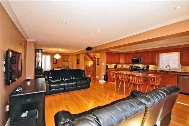 3738 Althorpe Circ, House detached with 4 bedrooms, 3 bathrooms and 4 parking in Mississauga ON | Image 6