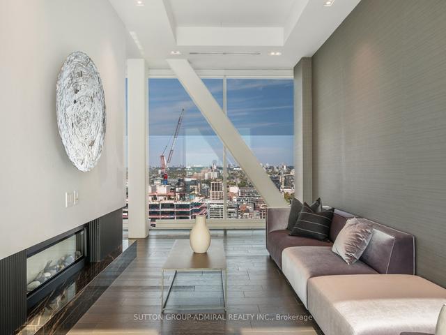 3306 - 21 Iceboat Terr, Condo with 3 bedrooms, 4 bathrooms and 3 parking in Toronto ON | Image 3