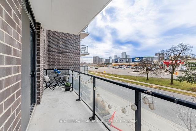 205 - 128 Fairview Mall Dr, Condo with 2 bedrooms, 2 bathrooms and 1 parking in Toronto ON | Image 7
