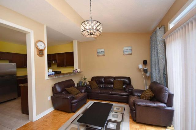 83 Pantomine Blvd, House detached with 4 bedrooms, 3 bathrooms and 4 parking in Brampton ON | Image 5