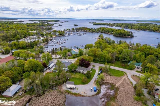 2614 Honey Harbour Road, House detached with 6 bedrooms, 3 bathrooms and 8 parking in Georgian Bay ON | Image 2