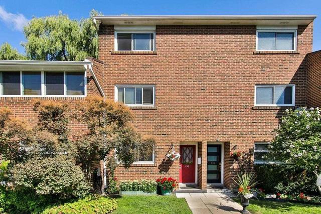 130 - 90 Edgewood Ave, Townhouse with 3 bedrooms, 2 bathrooms and 1 parking in Toronto ON | Image 2