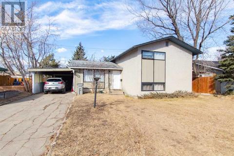 10226 111 Avenue, House detached with 5 bedrooms, 2 bathrooms and 3 parking in Grande Prairie AB | Card Image