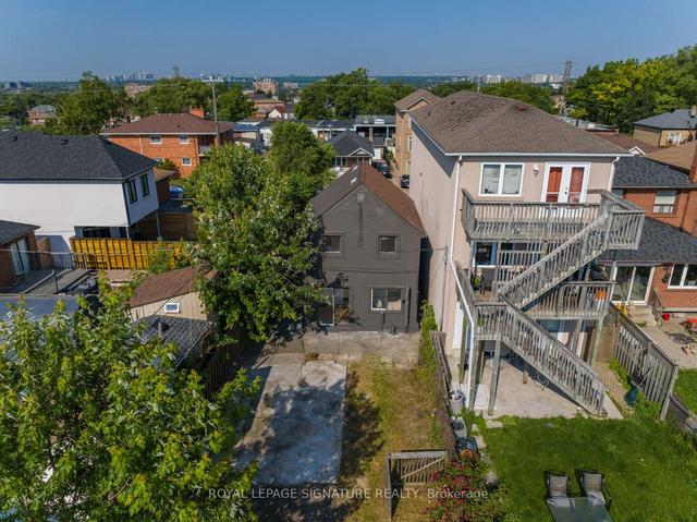 323 Gilbert Ave, House detached with 3 bedrooms, 1 bathrooms and 3 parking in Toronto ON | Image 12