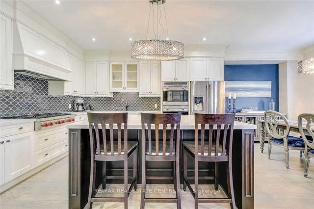 47 Benson Ave, House semidetached with 4 bedrooms, 5 bathrooms and 5 parking in Mississauga ON | Image 2