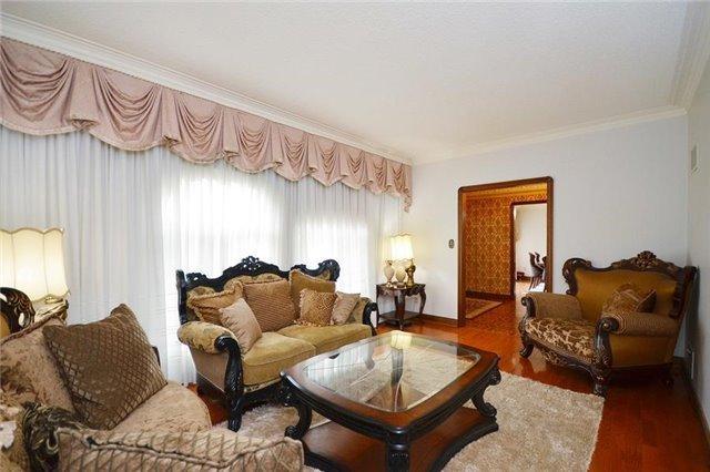 10201 Goreway Dr, House detached with 4 bedrooms, 3 bathrooms and 20 parking in Brampton ON | Image 6