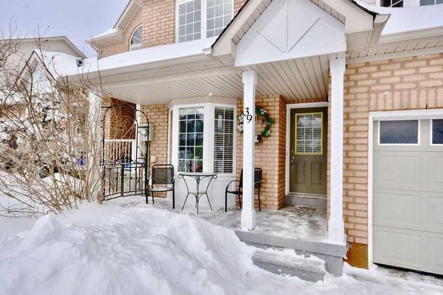 39 Trevino Circ, House attached with 3 bedrooms, 3 bathrooms and 3 parking in Barrie ON | Image 12