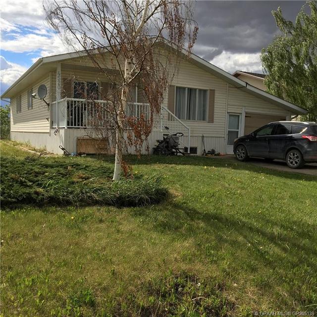 4520 44 Street, House detached with 3 bedrooms, 2 bathrooms and 2 parking in Rycroft AB | Image 1