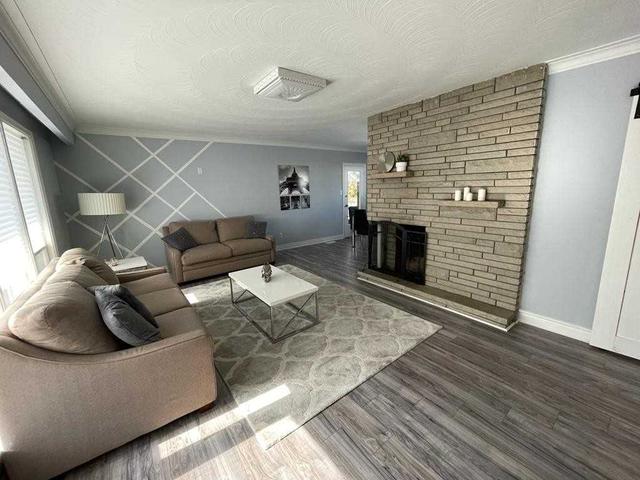 10 Sifton Crt, House detached with 3 bedrooms, 2 bathrooms and 2 parking in Toronto ON | Card Image
