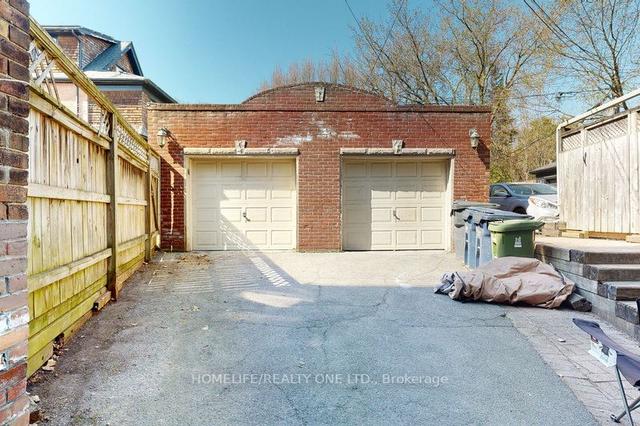 196-198 Glen Rd, House detached with 8 bedrooms, 5 bathrooms and 3 parking in Toronto ON | Image 32