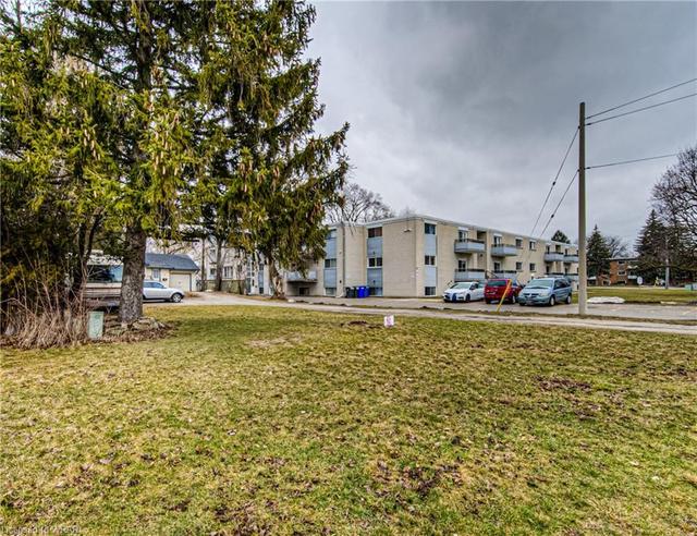 92 River Road E, House detached with 2 bedrooms, 1 bathrooms and 5 parking in Kitchener ON | Image 11