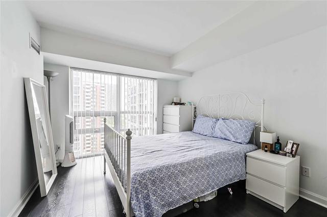 1202 - 1 Michael Power Pl, Condo with 1 bedrooms, 1 bathrooms and 1 parking in Toronto ON | Image 3