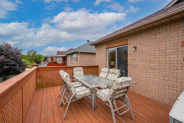 4 Fitzpatrick Crt, House detached with 2 bedrooms, 3 bathrooms and 4 parking in Whitby ON | Image 8