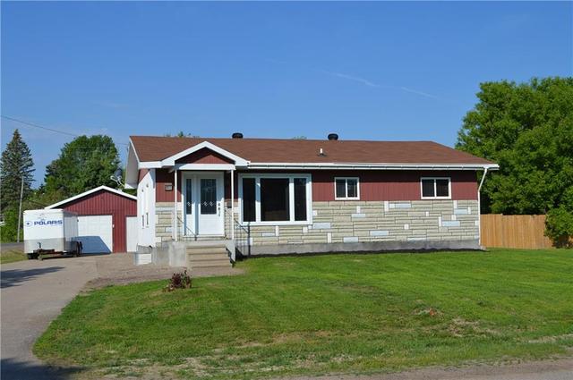 803 Easy Street, House detached with 3 bedrooms, 2 bathrooms and 5 parking in Petawawa ON | Image 1