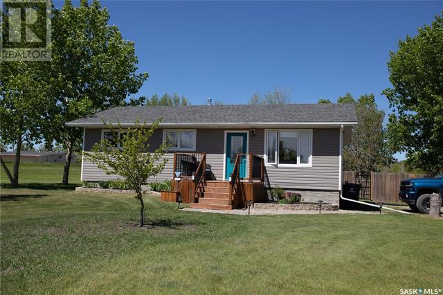 10 St Charles Avenue, House detached with 4 bedrooms, 2 bathrooms and null parking in Prud'Homme SK | Card Image