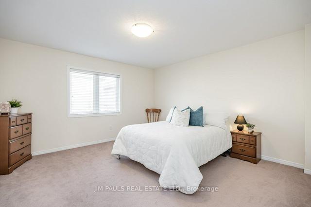 11 Newport Cres, House attached with 3 bedrooms, 3 bathrooms and 3 parking in Hamilton ON | Image 11